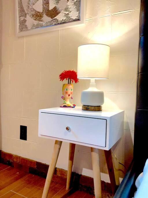 Live In This Iconic East Side Lower Level Unit Providence Extérieur photo