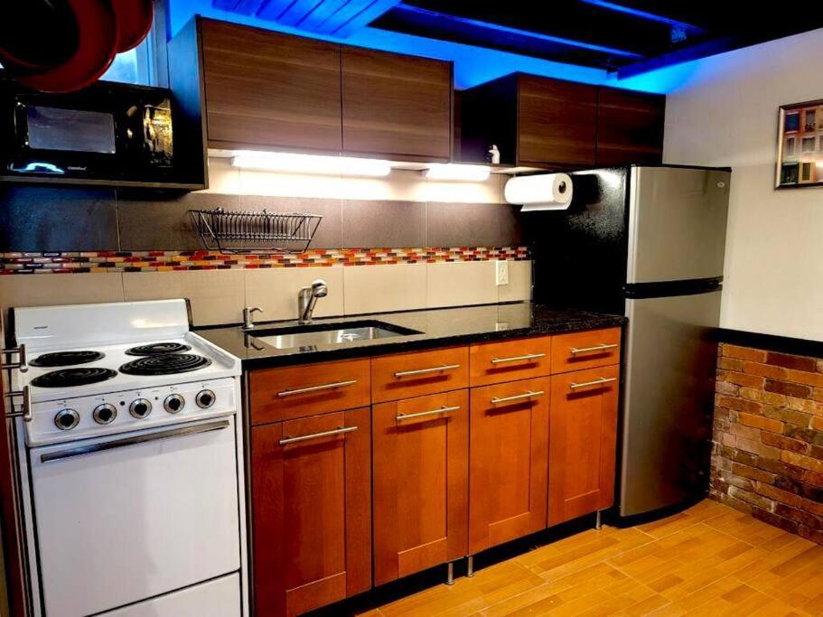 Live In This Iconic East Side Lower Level Unit Providence Extérieur photo