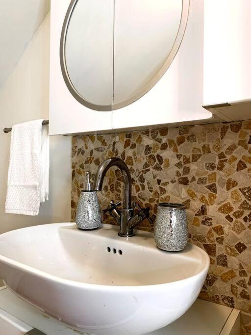 Live In This Iconic East Side Lower Level Unit Providence Extérieur photo